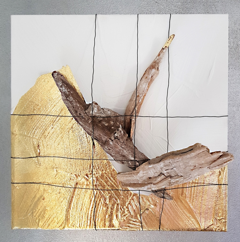 untitled yet caught in a metal wire net   |   2018